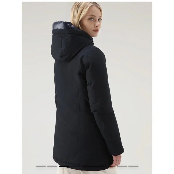 NWT Woolrich down parka - Picture 3 of 4